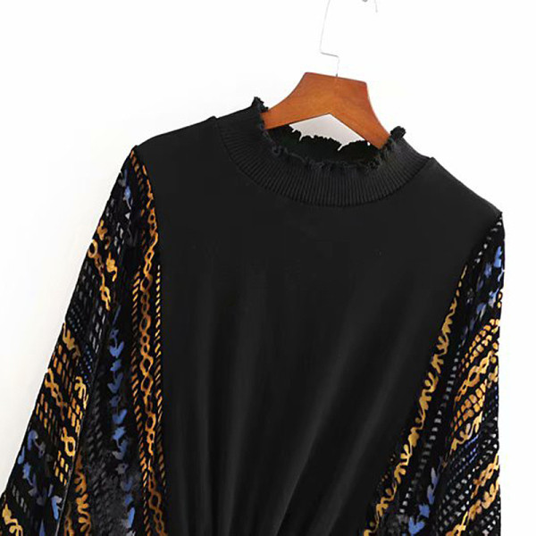 Női pulóver vékony kötésű széles mintás gumis derékkal, fekete színben, mintás mintával