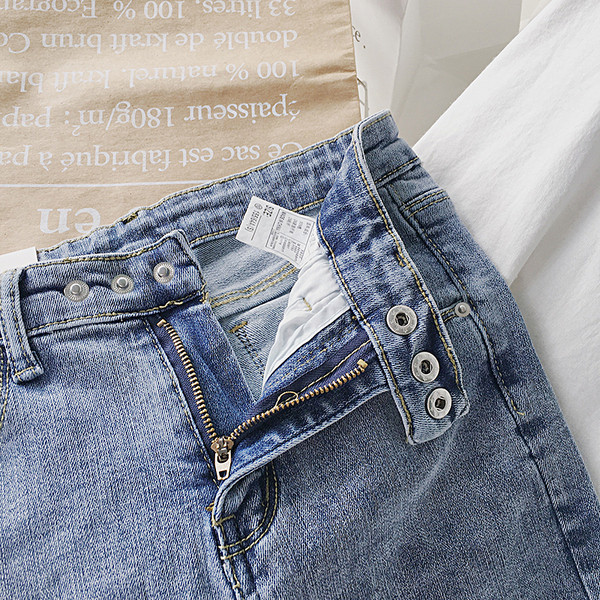 Női farmer fekete, szürke és kék színben, magas derékkal és zsebekkel