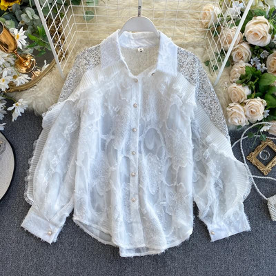 Modern női ing gombokkal és csipkével fehér és fekete színben