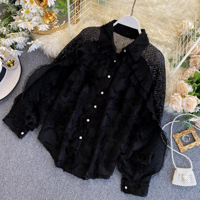 Modern női ing gombokkal és csipkével fehér és fekete színben