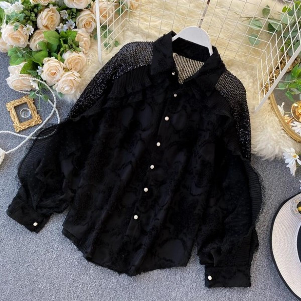 Modern női ing gombokkal és csipkével fehér és fekete színben