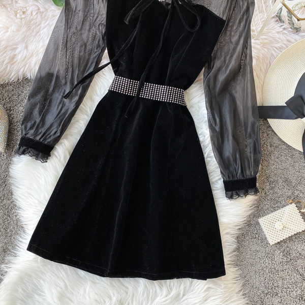 Női bársony ruha retro stílusú fekete színben, nyakkendővel és gallérral