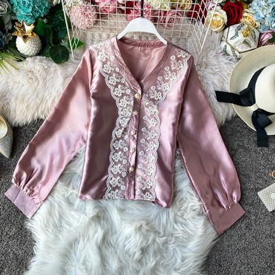 Σατέν γυναικείο πουκάμισο σε πέντε χρώματα με δαντέλα και V-λαιμόκοψη