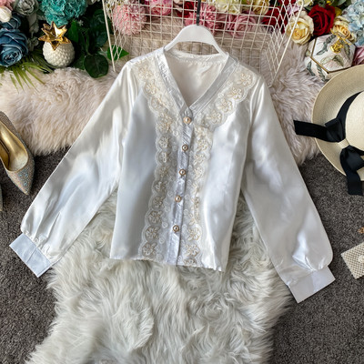 Σατέν γυναικείο πουκάμισο σε πέντε χρώματα με δαντέλα και V-λαιμόκοψη