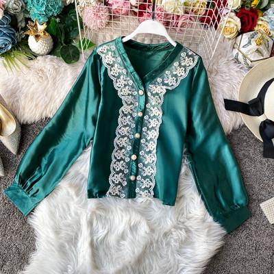 Σατέν γυναικείο πουκάμισο σε πέντε χρώματα με δαντέλα και V-λαιμόκοψη