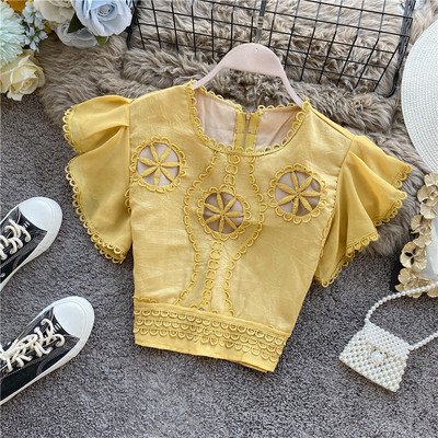 Női alkalmi blúz hímzéssel és ovális nyakkivágással fehér, rózsaszín és sárga színben