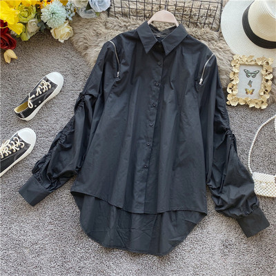 Modern női ing aszimmetrikus modell klasszikus gallérral és fehér, zöld, lila és fekete cipzárral