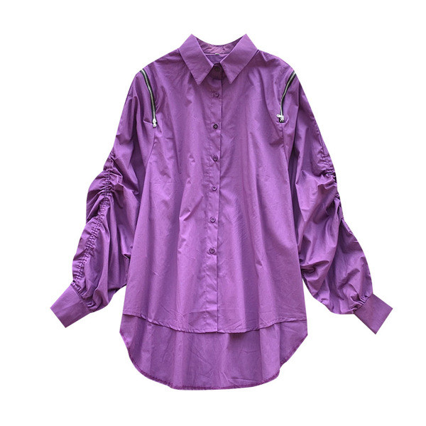 Modern női ing aszimmetrikus modell klasszikus gallérral és fehér, zöld, lila és fekete cipzárral