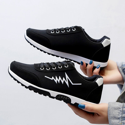 Női alkalmi sportcipő lapos talppal, fekete, szürke és piros színben