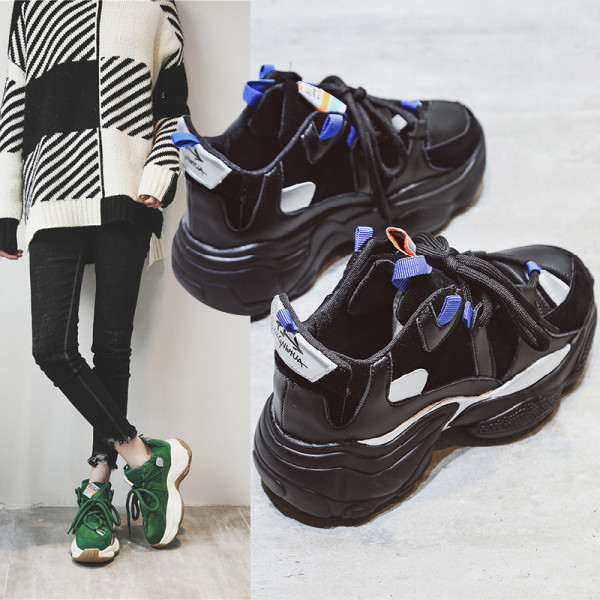 Aktuális női tornacipő durva és magas talppal, fekete és zöld színben