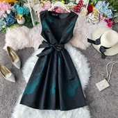 Μοντέρνο γυναικείο φόρεμα σε τέσσερα χρώματα με κορδόνια και στρογγυλό ντεκολτέ