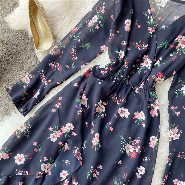 Modern női ruha virágos jobb oldali aszimmetrikus mintával, sárga és fekete színben