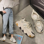 Γυναικεία αθλητικά παπούτσια με ψηλή πλατφόρεμα σε λευκό, μαύρο και μπεζ χρώμα