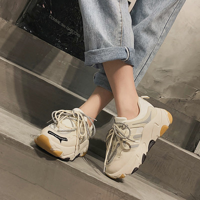 Γυναικεία αθλητικά παπούτσια με ψηλή πλατφόρεμα σε λευκό, μαύρο και μπεζ χρώμα