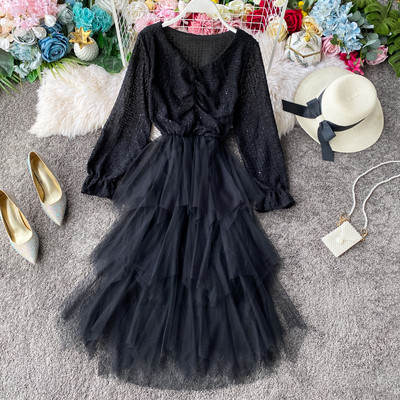 Rochie de dama in bej, roz, alb si negru cu decolteu in V si maneci lungi