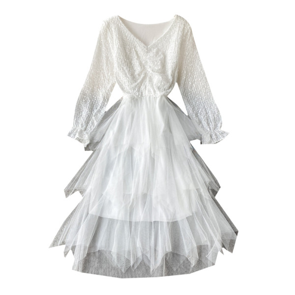 Rochie de dama in bej, roz, alb si negru cu decolteu in V si maneci lungi