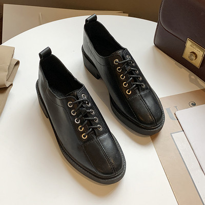 Női alkalmi cipő eko bőrből fekete és bézs színben - két modell