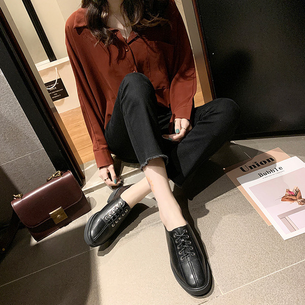 Női alkalmi cipő eko bőrből fekete és bézs színben - két modell