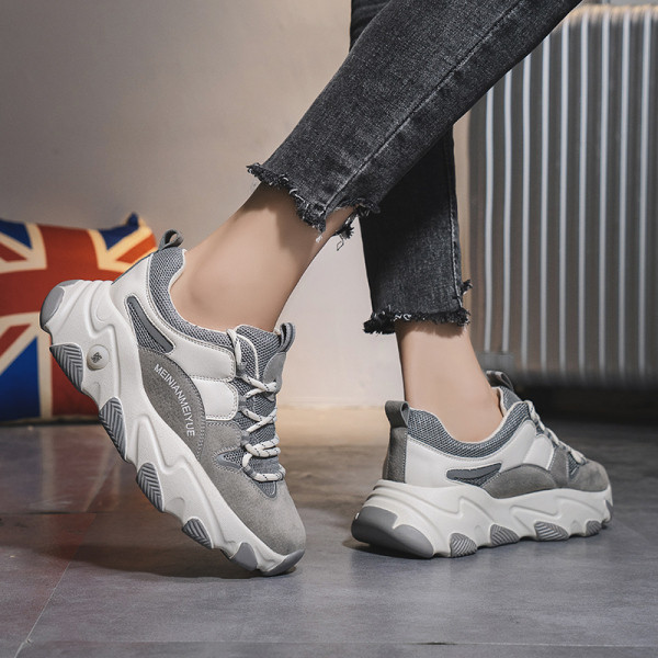 Καθημερινά αθλητικά παπούτσια με ψηλή σόλα σε γκρι και μπεζ χρώμα