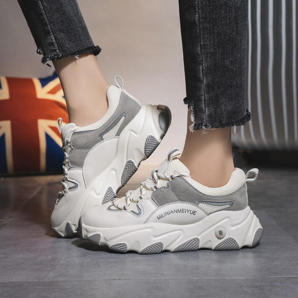 Καθημερινά αθλητικά παπούτσια με ψηλή σόλα σε γκρι και μπεζ χρώμα