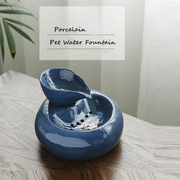 Porcelán automata keringető szökőkút macskáknak kék és fekete színben