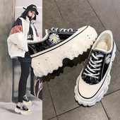 Női tornacipő magas platformmal és színes hímzéssel piros, bézs és fekete színben