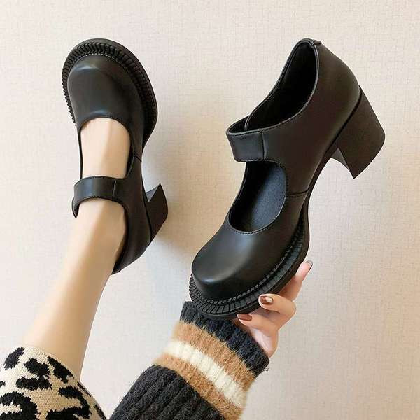 Pantofi de dama cu toc gros din piele ecologica de culoare neagra - doua modele