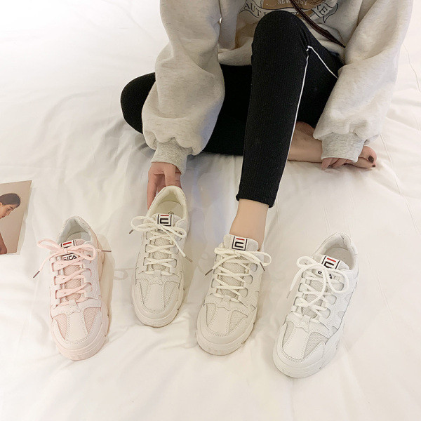 Női sport- és alkalmi sportcipő lapos talppal, fehér, rózsaszín és bézs színben