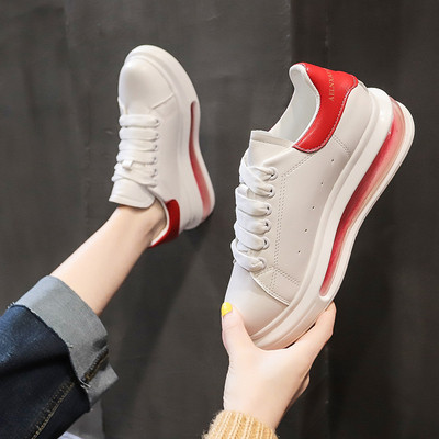 ÚJ Modern női tornacipő színes talppal, fehér színben