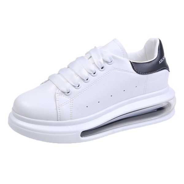 ÚJ Modern női tornacipő színes talppal, fehér színben