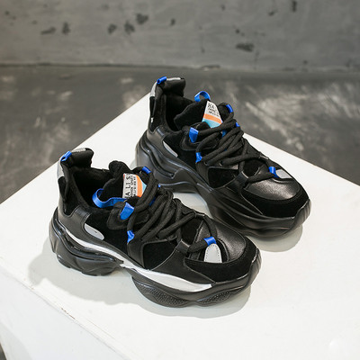 Női tornacipő új modellje durva talppal, fekete és barna színekben