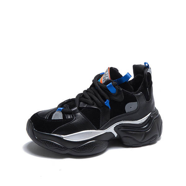 Női tornacipő új modellje durva talppal, fekete és barna színekben