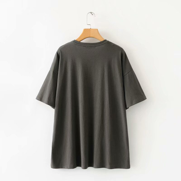 Széles hétköznapi póló rövid ujjú fehér és szürke színben, rátéttel