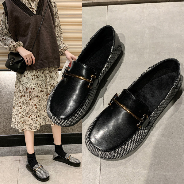 Γυναικεία casual καρό παπούτσια σε μαύρο και άσπρο χρώμα - δύο μοντέλα