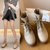 Modern női téli csizma fekete és bézs fűzővel