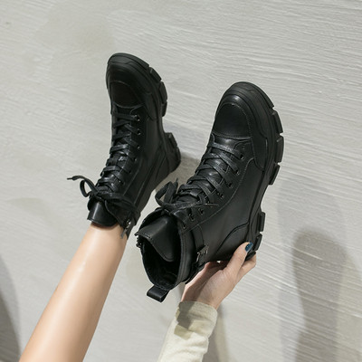 Γυναικείες μπότες φθινοπώρου-χειμωνιάτικα σε οικολογικό δέρμα με κορδόνια και φερμουάρ σε μαύρο χρώμα