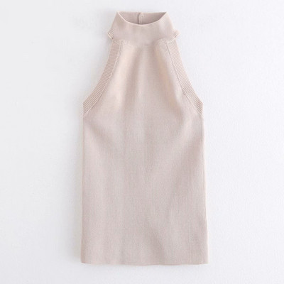 Vékony kötésből készült póló félmagas gallérral és csupasz háttal fehér és fekete színben