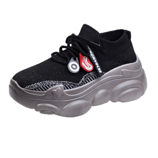 Női sport- és alkalmi tornacipő durva és magas talppal, fekete színben