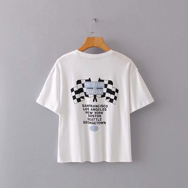 Καθημερινή κοντύ μπλούζα  κοντομάνικη  σε λευκό χρώμα