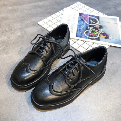 Lapos talpú női alkalmi cipő fekete színben - két modell