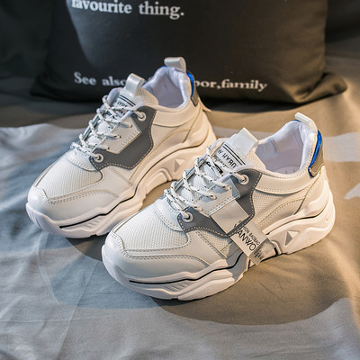 Alkalmi női tornacipő durva talppal és színes fehér fűzőkkel