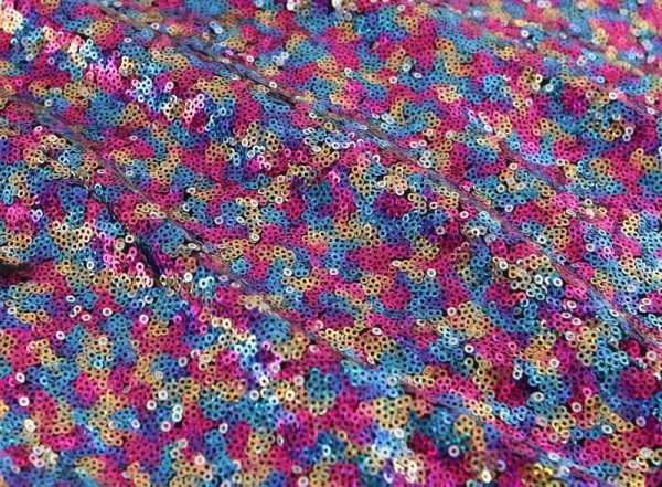 Rövid, elegáns ruha színes flitterekkel illeszkedő modell