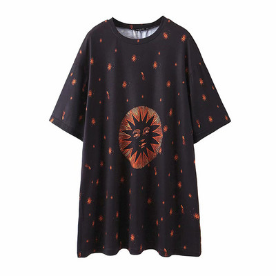 Lezser szabású ruha 3/4-es ujjal és rátéttel, fekete színben