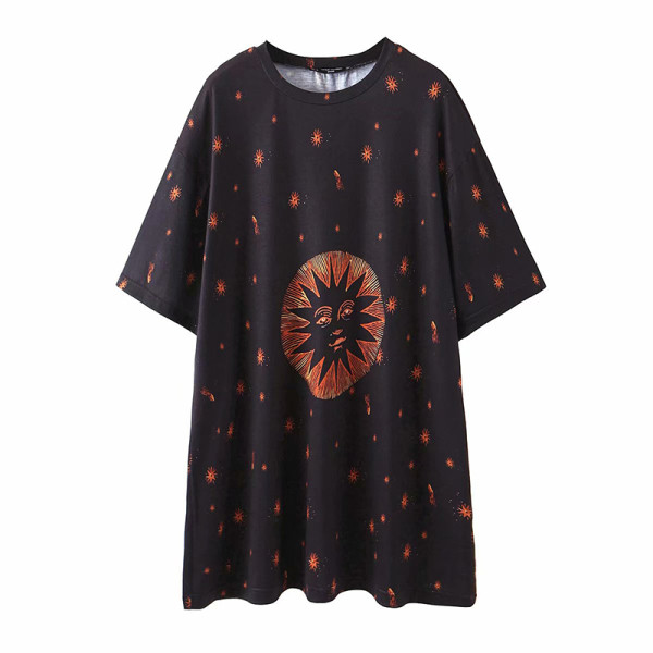 Lezser szabású ruha 3/4-es ujjal és rátéttel, fekete színben