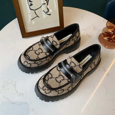 Γυναικεία μοντέρνα υποδήματα με φερμουάρ σε μαύρο και καφέ χρώμα