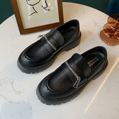 Γυναικεία μοντέρνα υποδήματα με φερμουάρ σε μαύρο και καφέ χρώμα