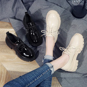 Öko bőrből készült modern női cipő fekete és bézs színben