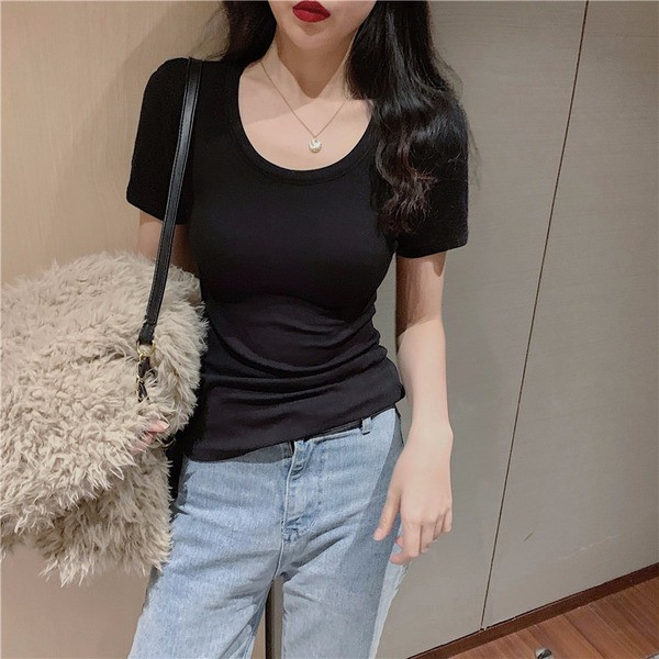 Bluză de damă cu decolteu oval și mâneci scurte de culoare neagră