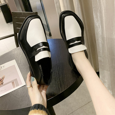 Női alkalmi cipő eko bőrből, lapos talppal fekete-fehér színben