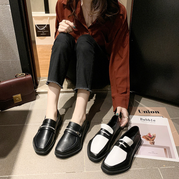 Női alkalmi cipő eko bőrből, lapos talppal fekete-fehér színben